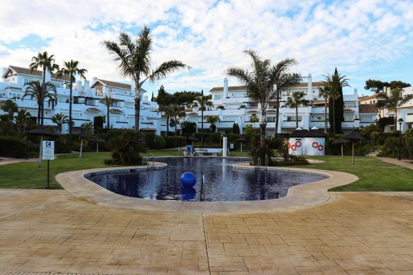 Seaside Pool Palm Beach with Apartments