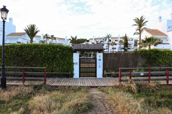 Beach gates Los Monteros Palm Beach